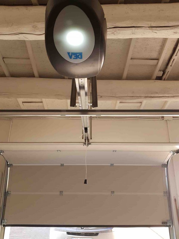 Automatisation d’une porte sectionnelle basculante à Salon de Provence