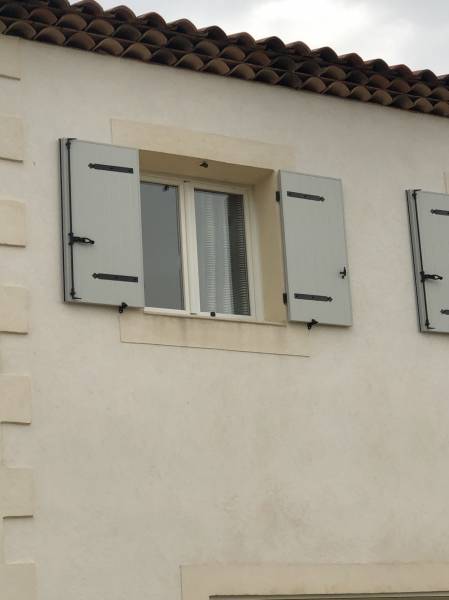 Remplacement de volets battant bois par des volets aluminium isolés à Velaux