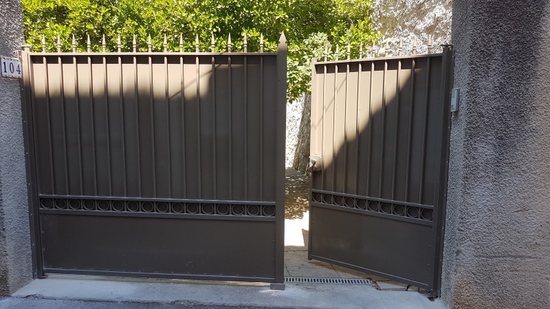 Dépose et installation d’un portail métallique Thermolaque à Salon de Provence dans les Bouches du Rhône