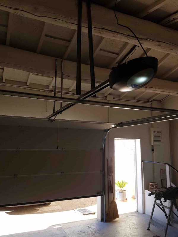 Automatisation d’une porte sectionnelle basculante à Salon de Provence