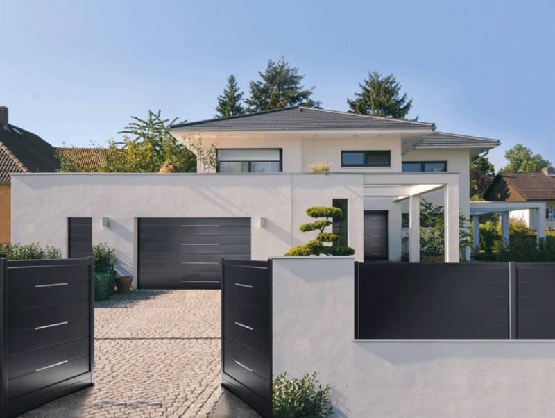 porte sectionnelle coordonnée avec portail et porte d'entrée