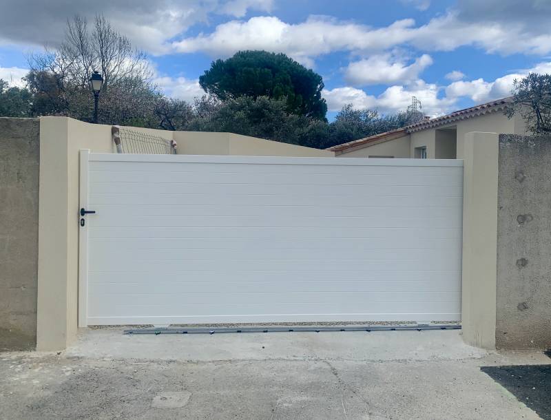 Installation portail La Barben