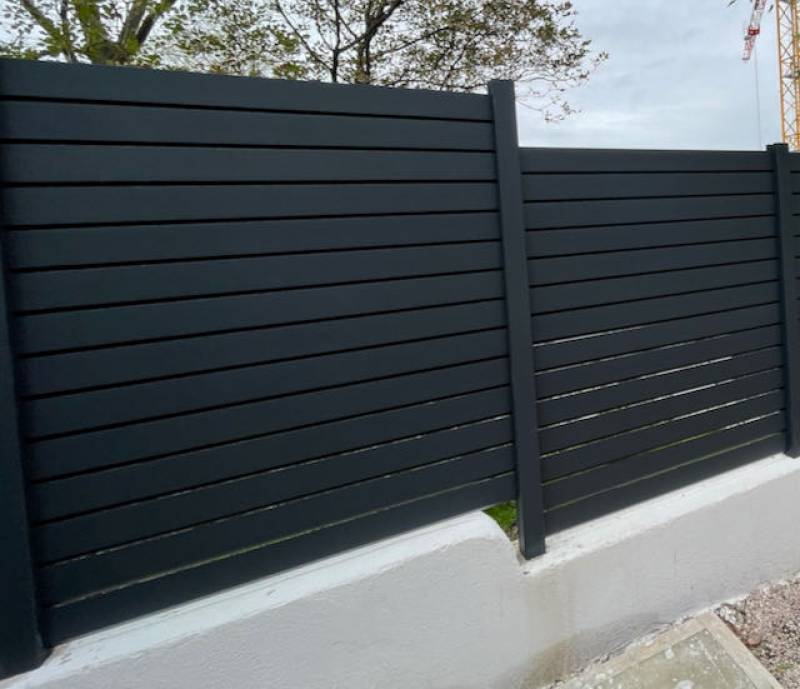 clôture occultante gris anthracite à pelissanne