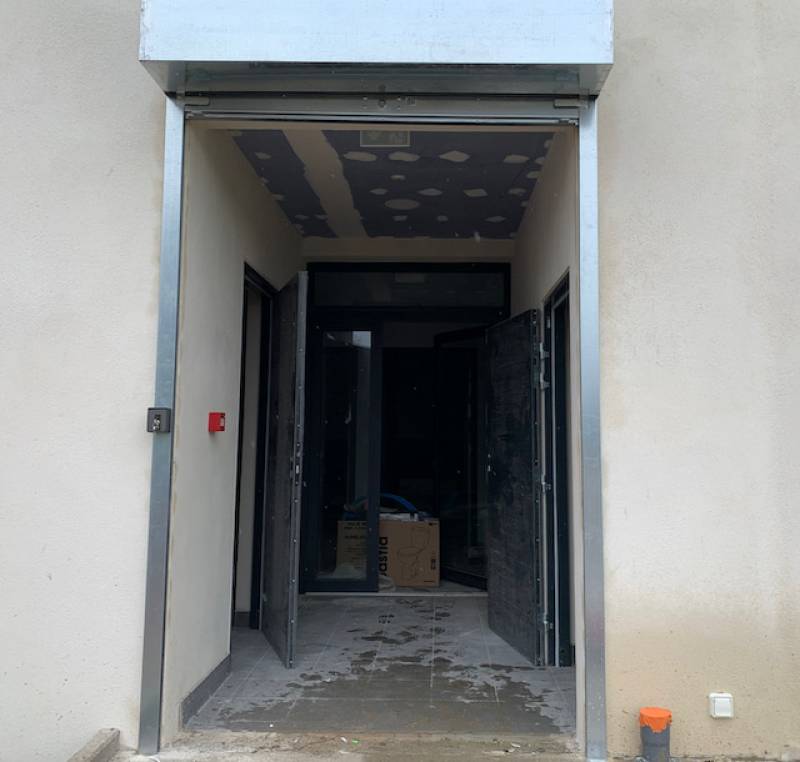 Rideau métallique tribune Eyguières