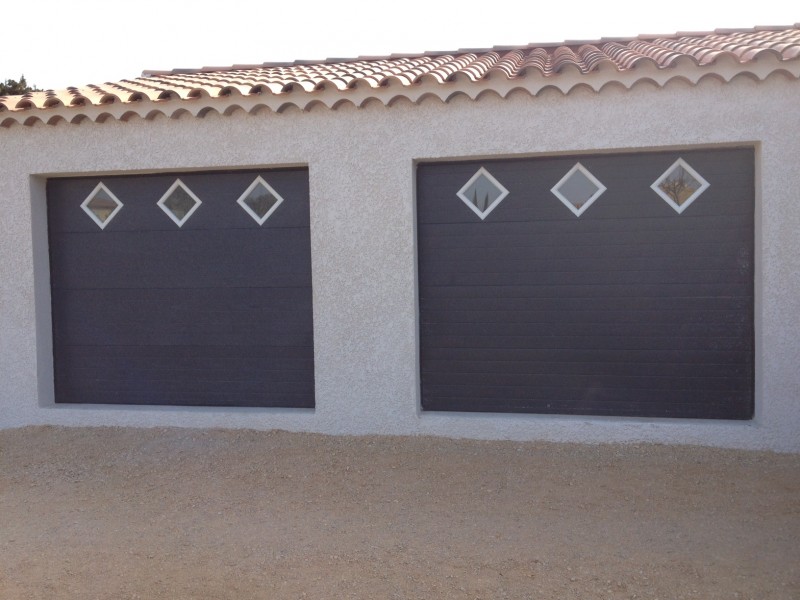 Vente et installation de portes de garage près de Salon De Provence dans les Bouches du Rhône