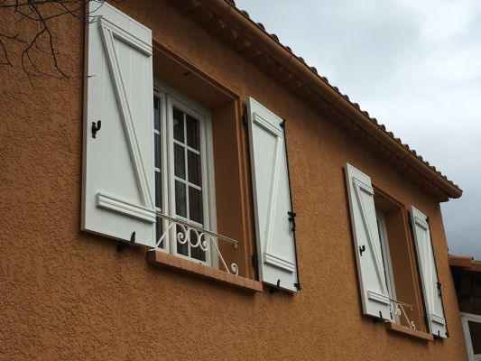 Vente et pose de volets battants en aluminium  à Puyricard