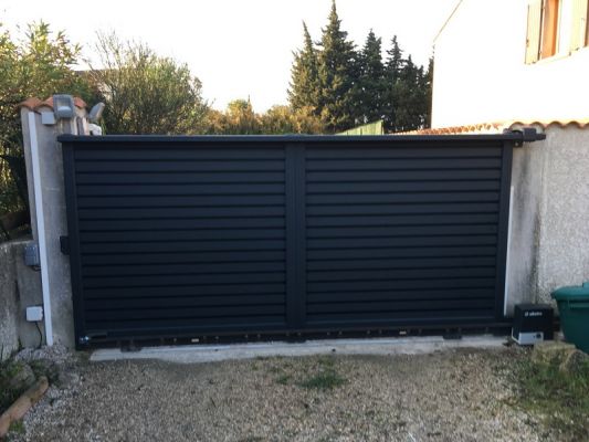 Portail coulissant aluminium lames vent